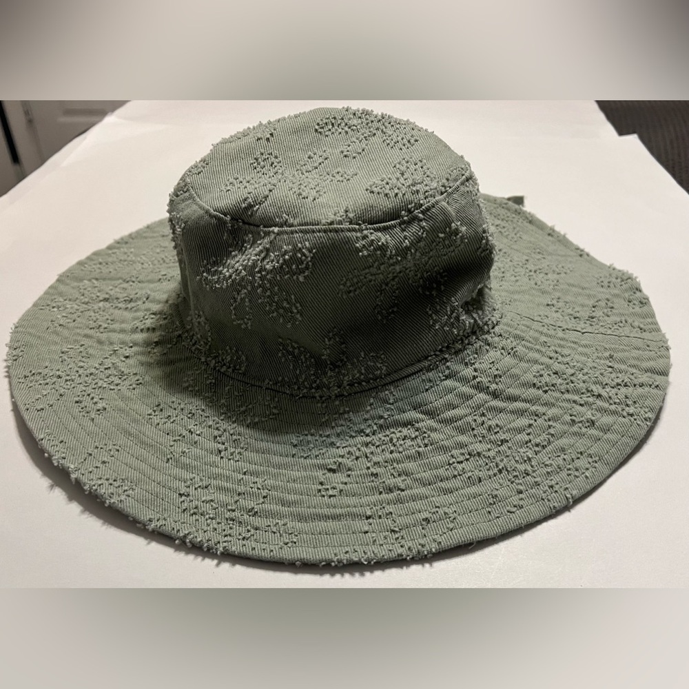 Wild Fable Women’s Bucket Hat Floral Solid Green With Adustable Drawstrings